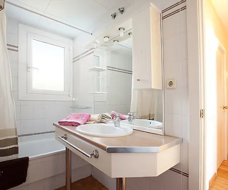 Family Pool And Apartament Sitges